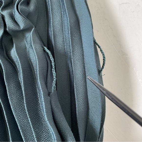 Keepsake Off The Shoulder Dress Pleats Mini  Dress Bottle Green Size M - Picture 10 of 10